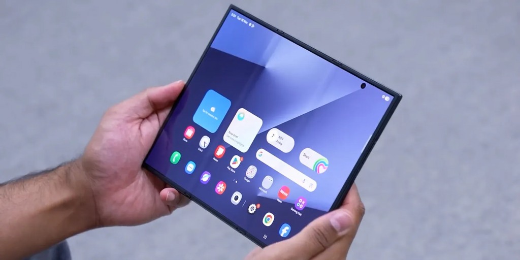 Samsung Galaxy Z TriFold: cuando un móvil se convierte en pantalla gigante 2 galaxy z trifold first look supersaf 1